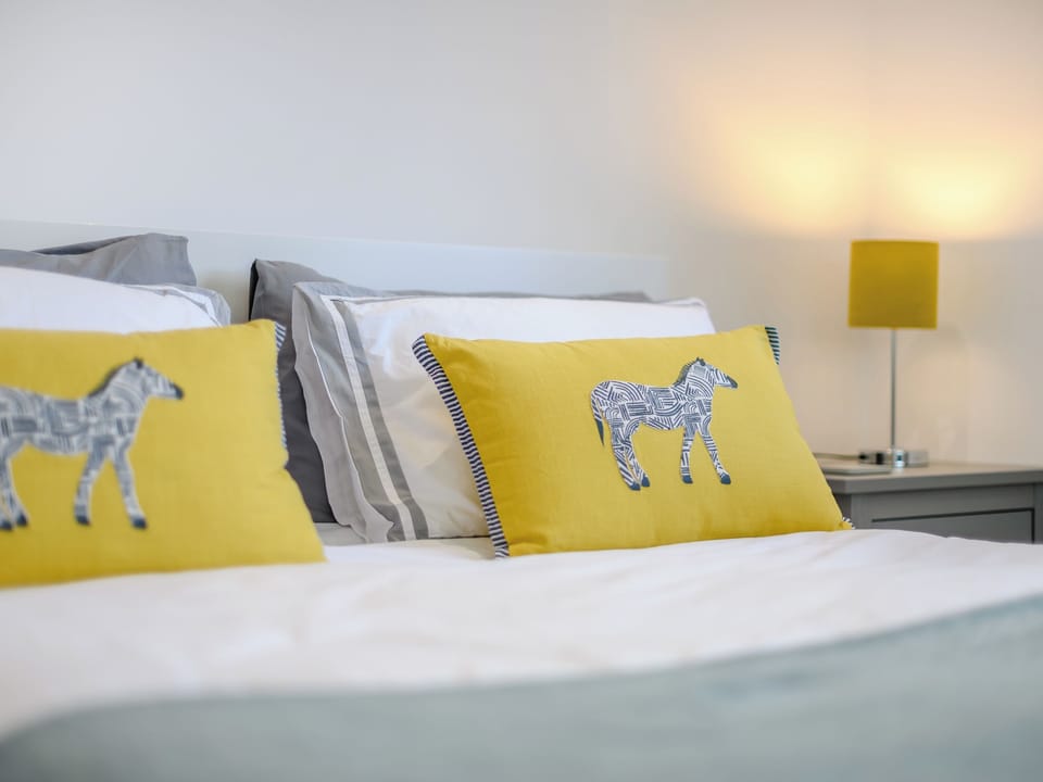 King size bed | Willow Cottage, Stonham, near Needham Market