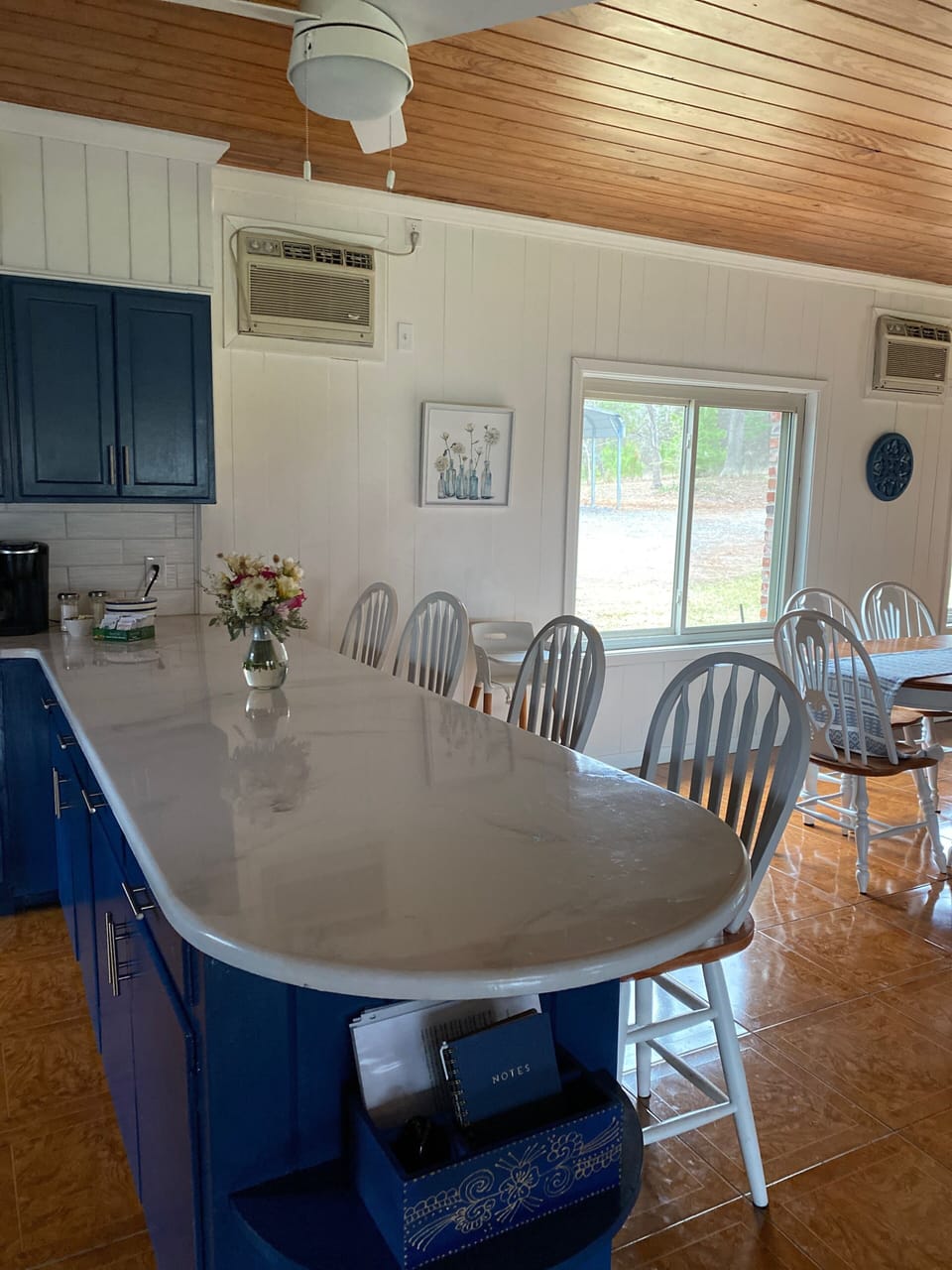 Kitchen bar