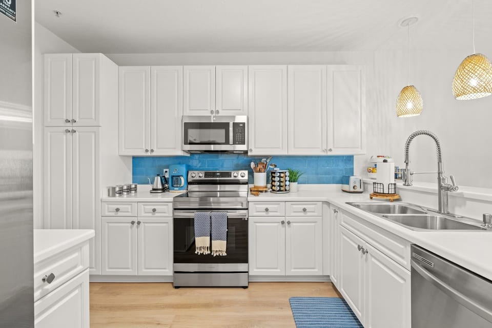 Open Fully Stocked Chef's kitchen concept 