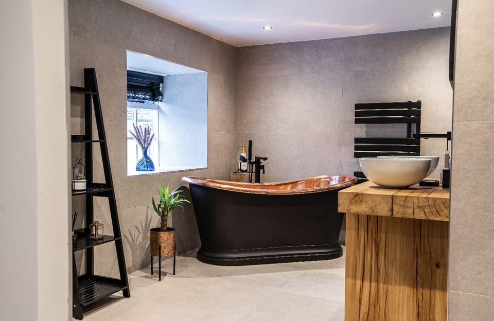 Deluxe Double Room, Ensuite (and Copper Bath ) | Bathroom