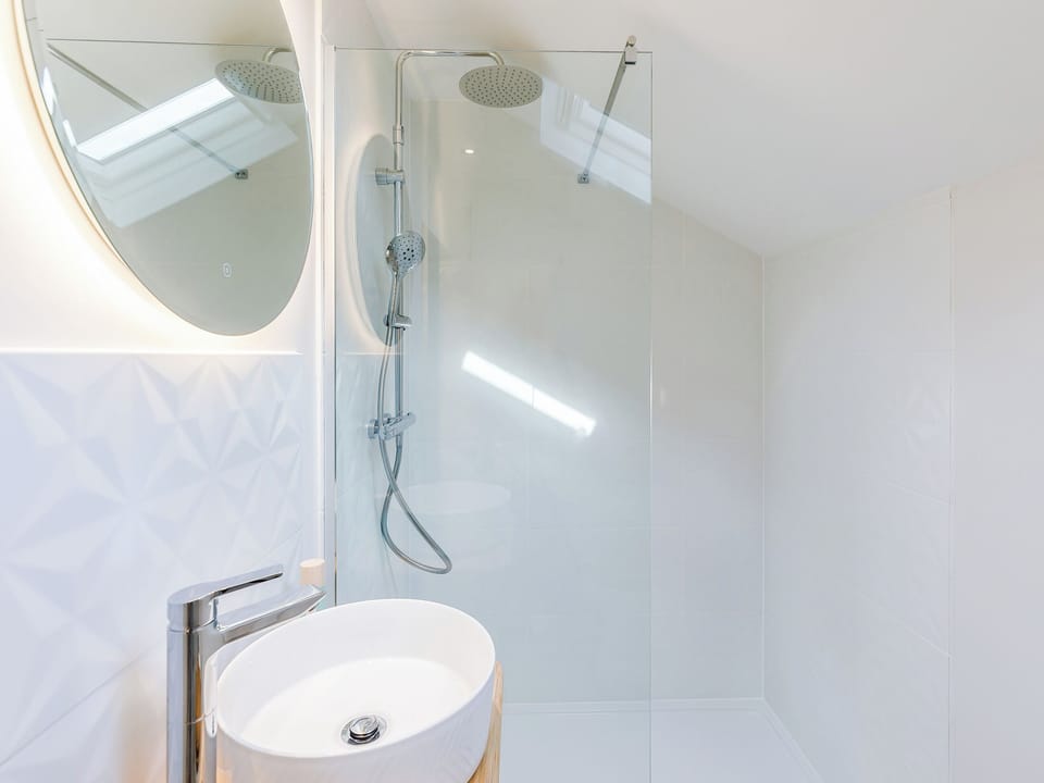 En-suite | Little Whitley - Whitley Retreats, Hookagate, near Shrewsbury