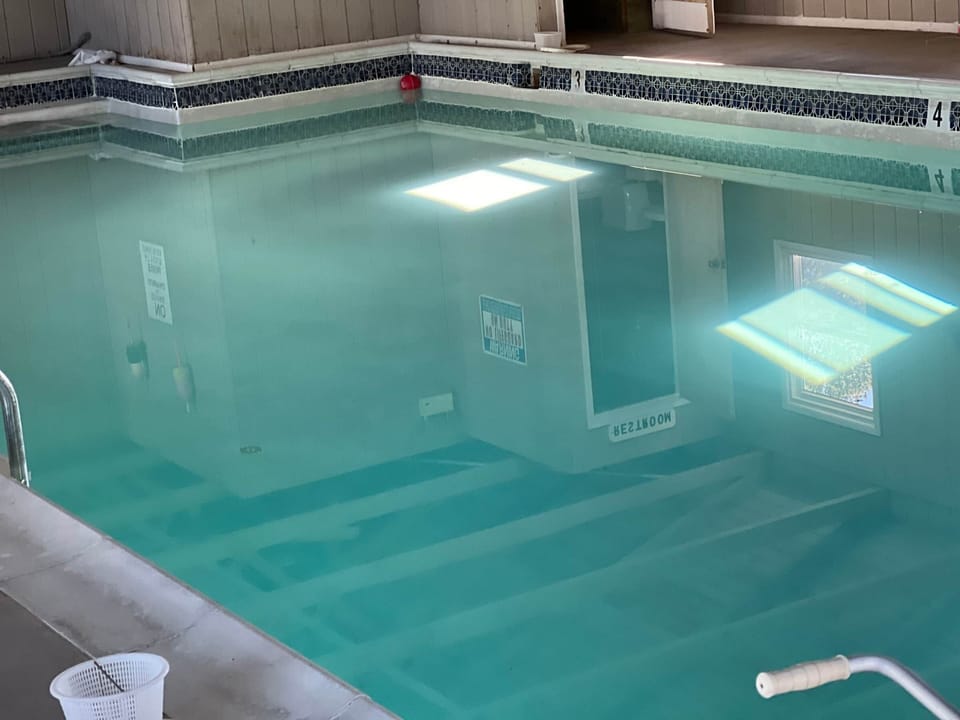 Heated Indoor Pool. Open April til November