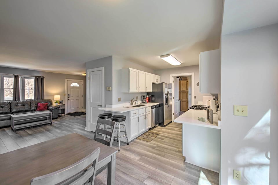 Dining Area | Kitchen | Breakfast Bar