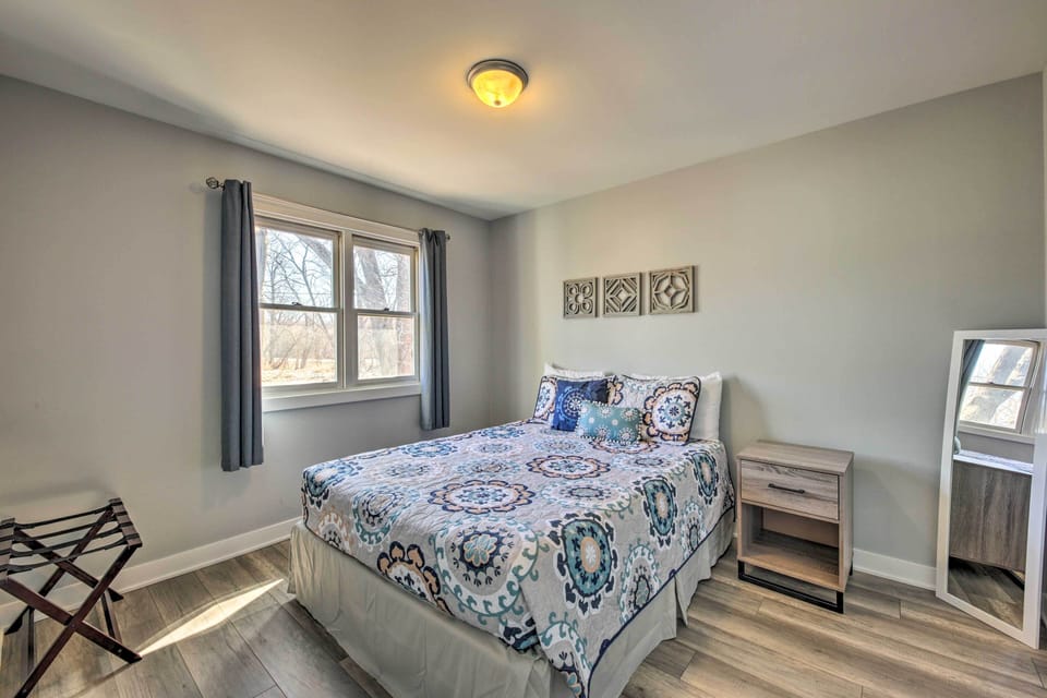 Bedroom 1 | Queen Bed
