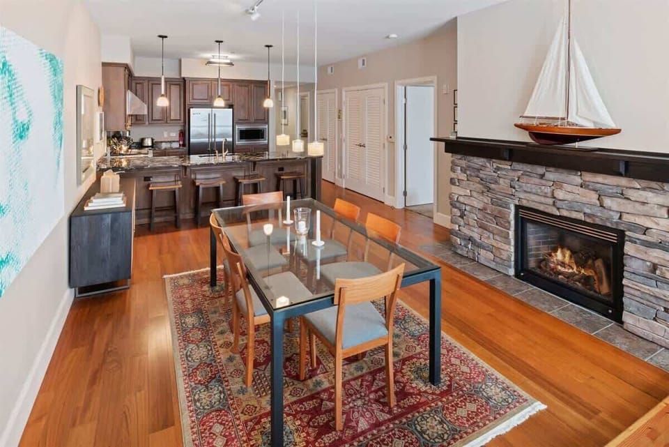 Great open concept makes this condo feel inviting and welcoming 