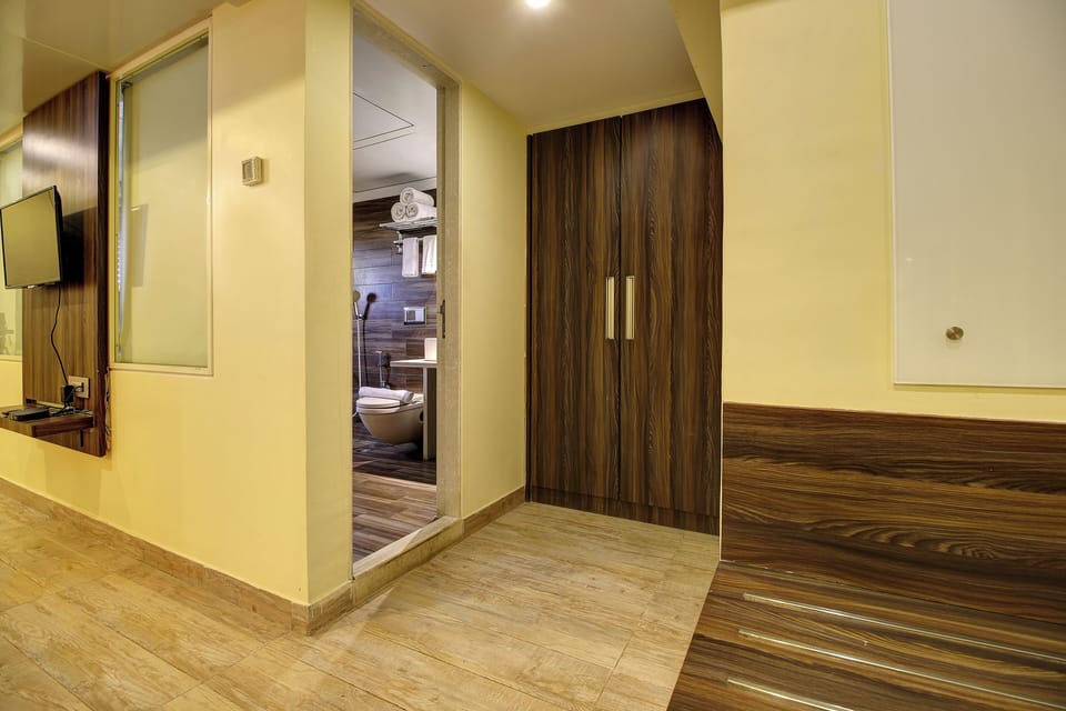 Suite | Desk, free WiFi, bed sheets