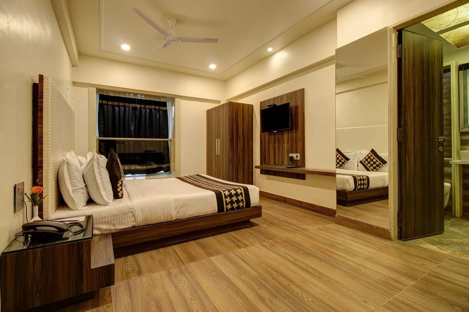 Premium Double Room | Desk, free WiFi, bed sheets
