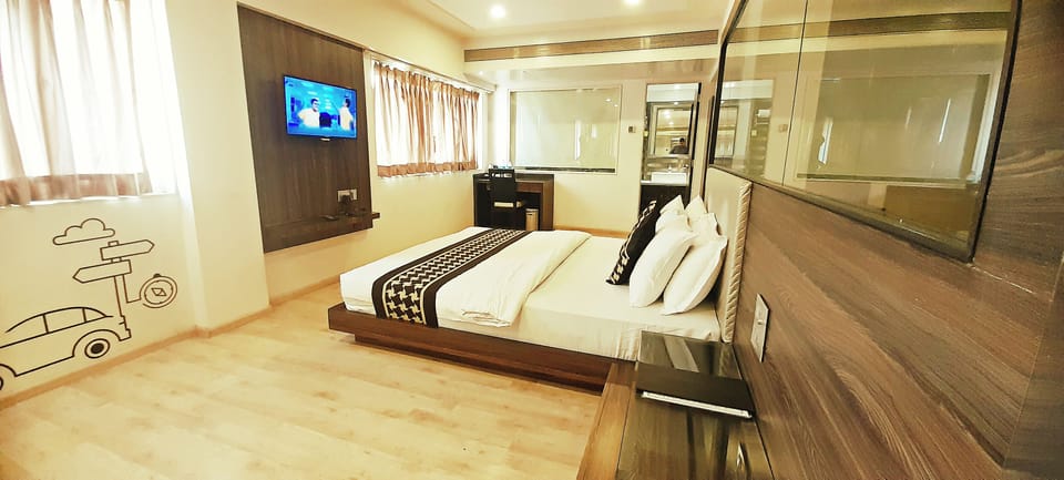 Suite | Desk, free WiFi, bed sheets