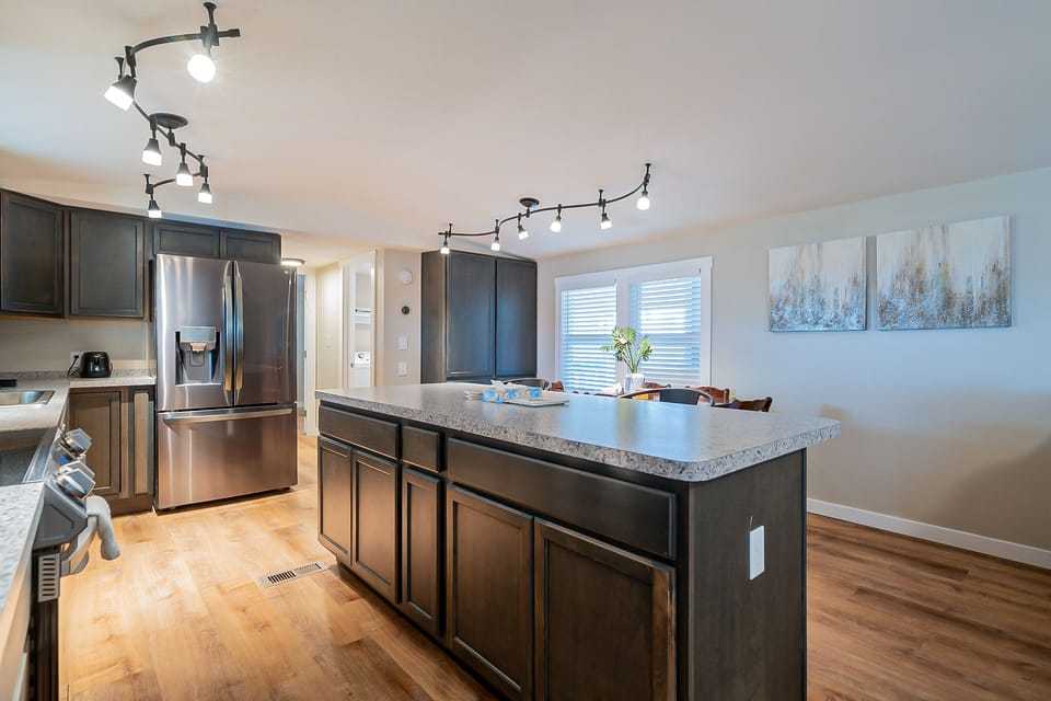 fully equip Kitchen and dining table