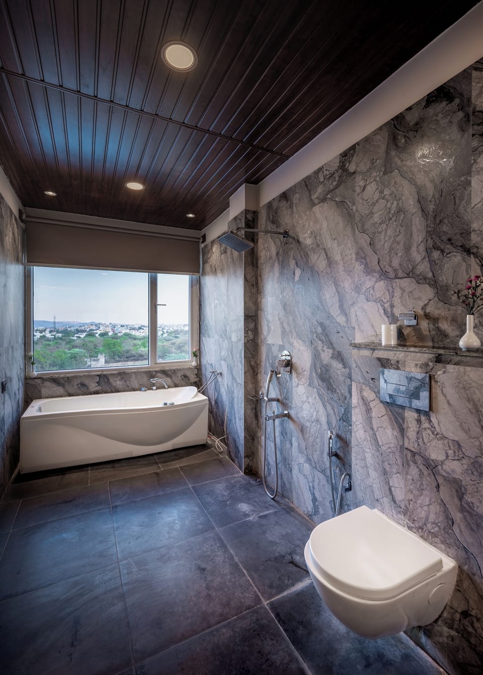 Royal Suite with Bathtub | Bathroom | Free toiletries, hair dryer, bidet, towels