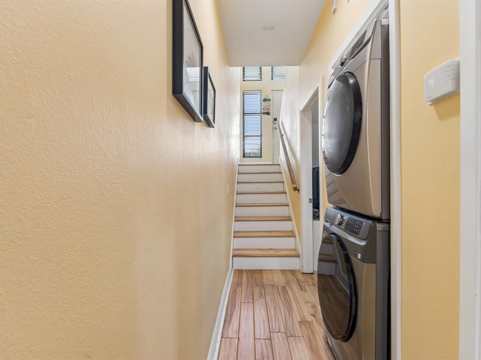 Laundry Closet - Washer and Dryer