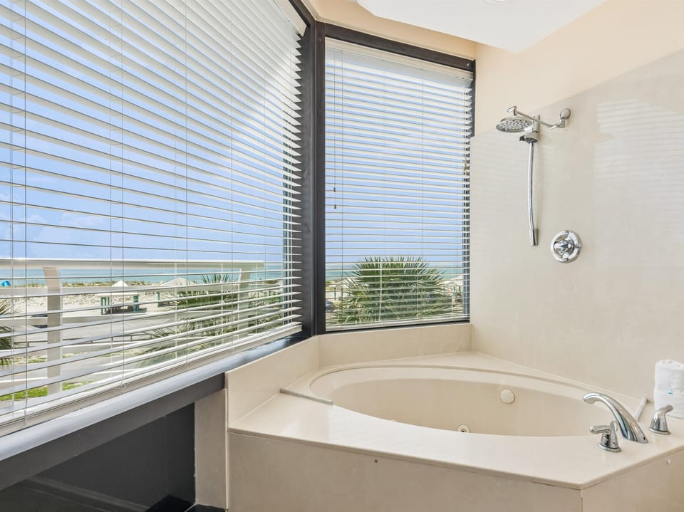 Primary Bathroom - Shower/Tub Combo