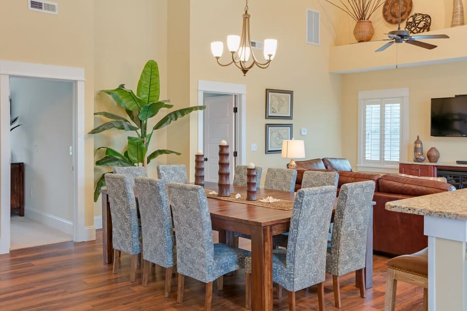 BV1B: Seaside Serenity | Mid Level Dining Area