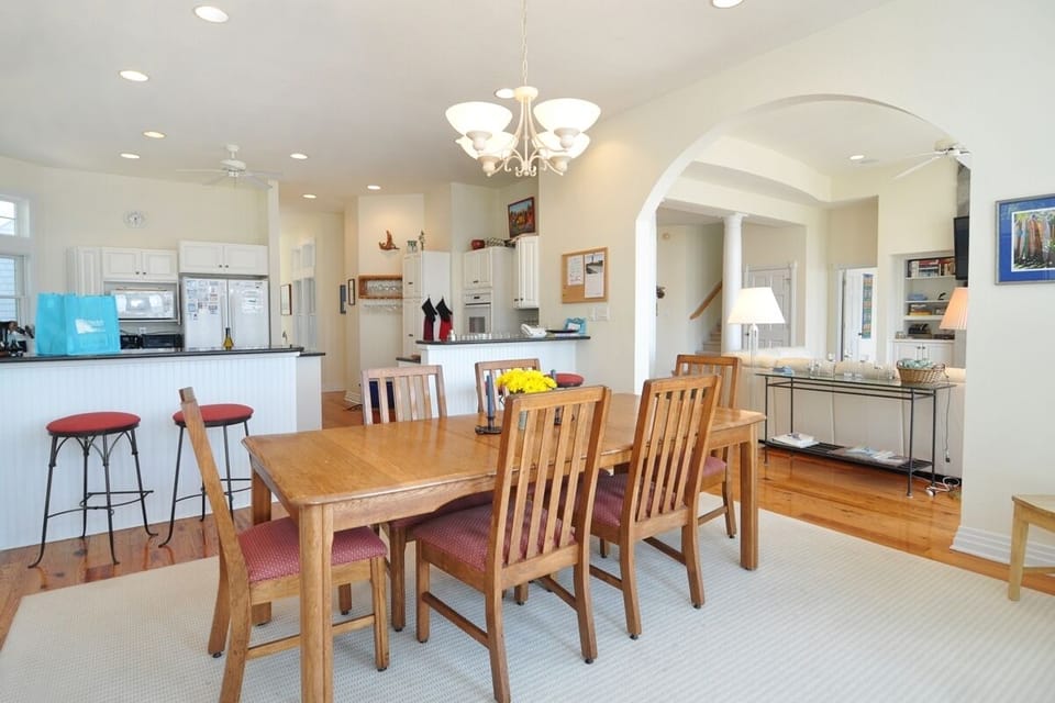 CC005: Live Oak Landing | Bottom Level Dining Area