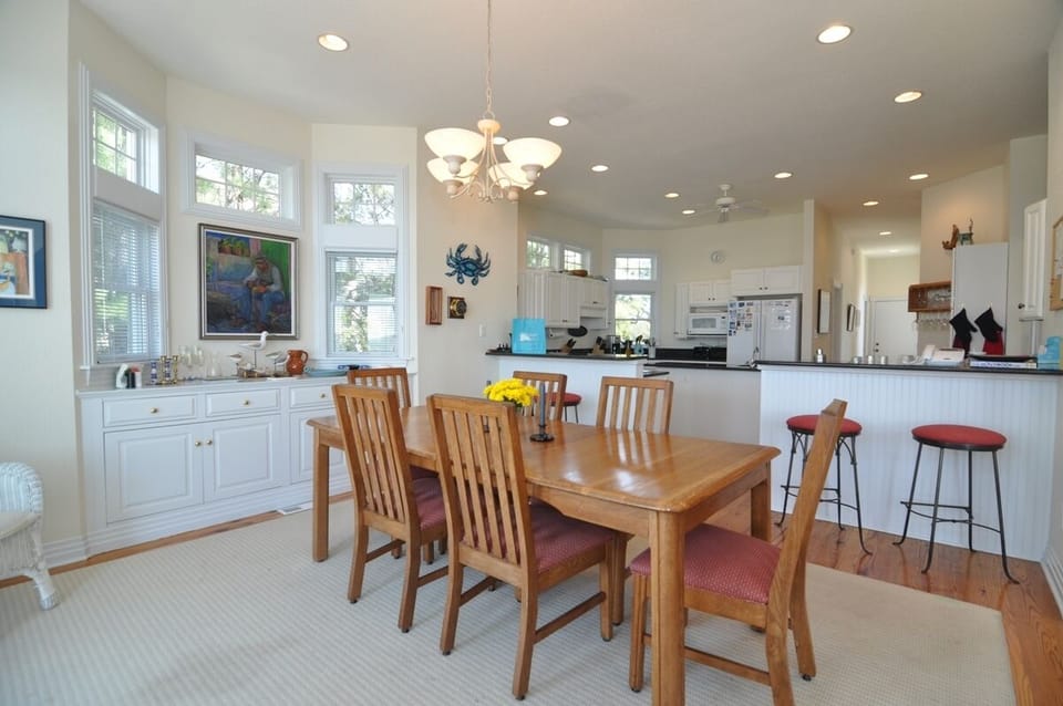 CC005: Live Oak Landing | Bottom Level Dining Area