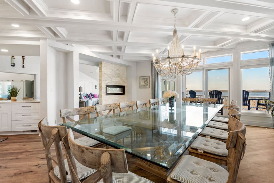CC006: Bella Costa | Mid Level Dining Area