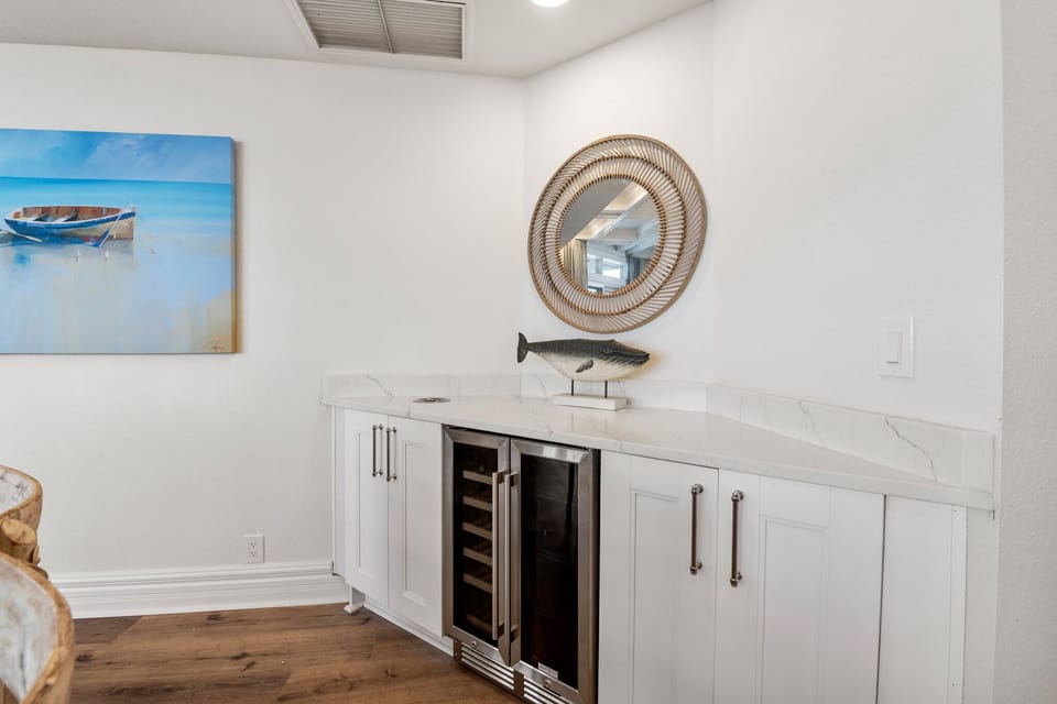 CC006: Bella Costa | Mid Level Dining Area