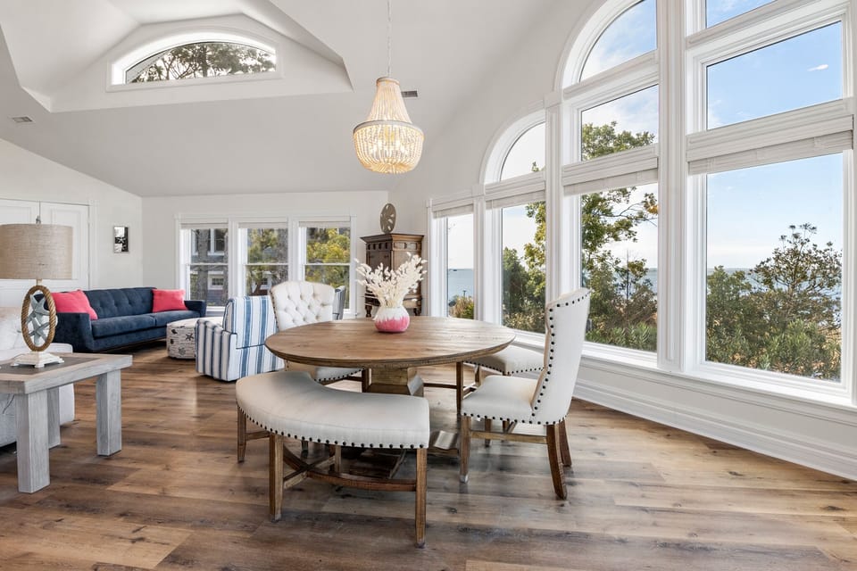 CC006: Bella Costa | Mid Level Living Area