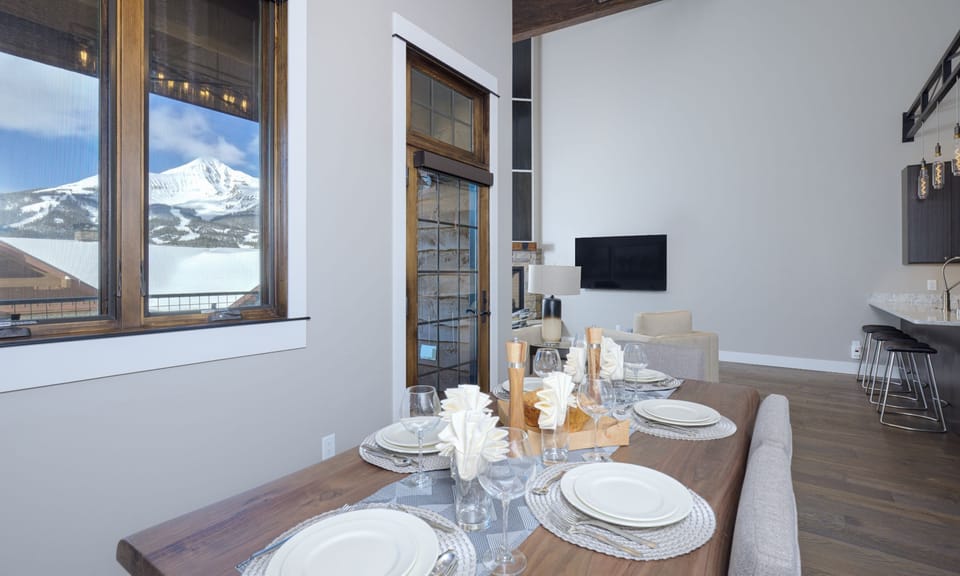 Alpenglow 23B Dining, 3