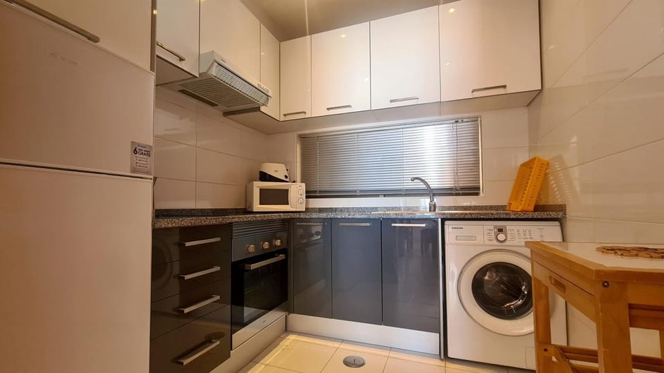 House | 1 bedroom, desk