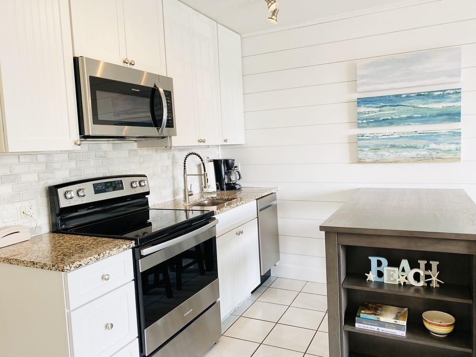 Full kitchen