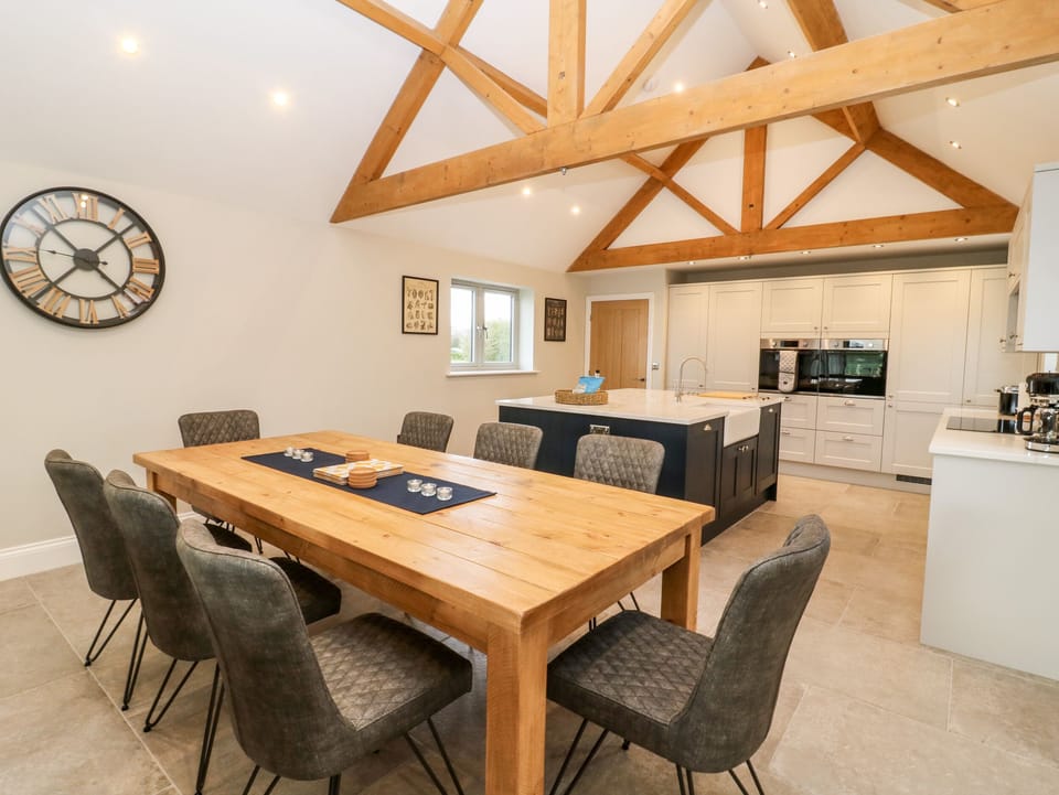Cottage | Private kitchen | Fridge, dishwasher, cookware/dishes/utensils
