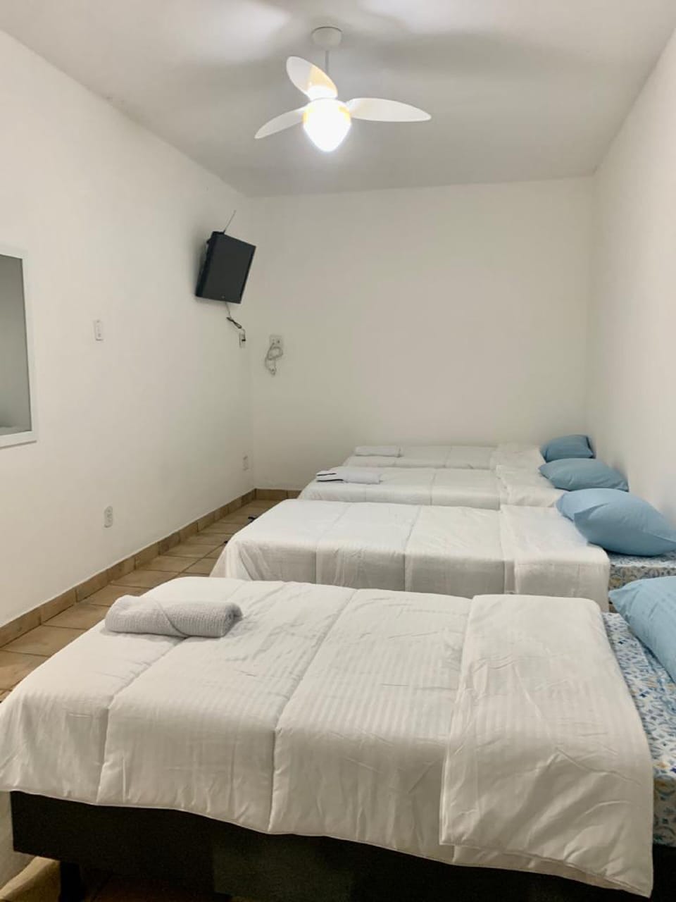 Hypo-allergenic bedding, free WiFi, bed sheets