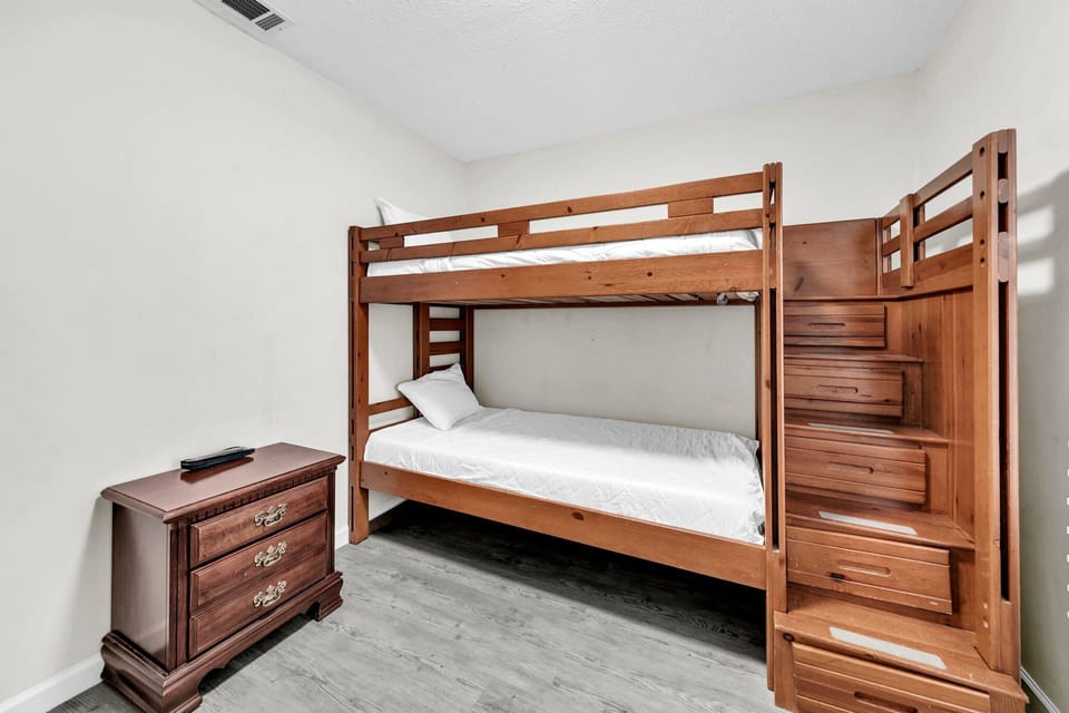 Guest bedroom