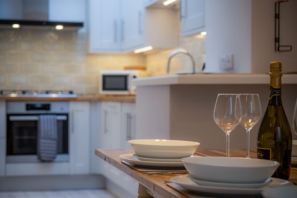 Cottage (3 Bedrooms) | Private kitchen | Fridge, microwave, oven, stovetop