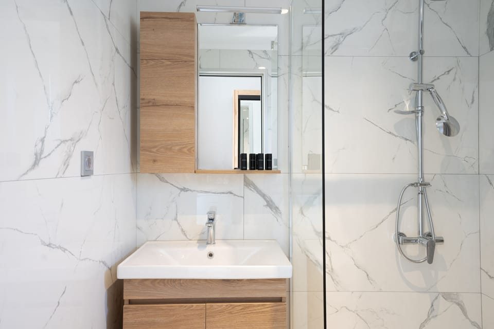 Deluxe Double Pool View Room | Bathroom | Shower, rainfall showerhead, hair dryer, slippers