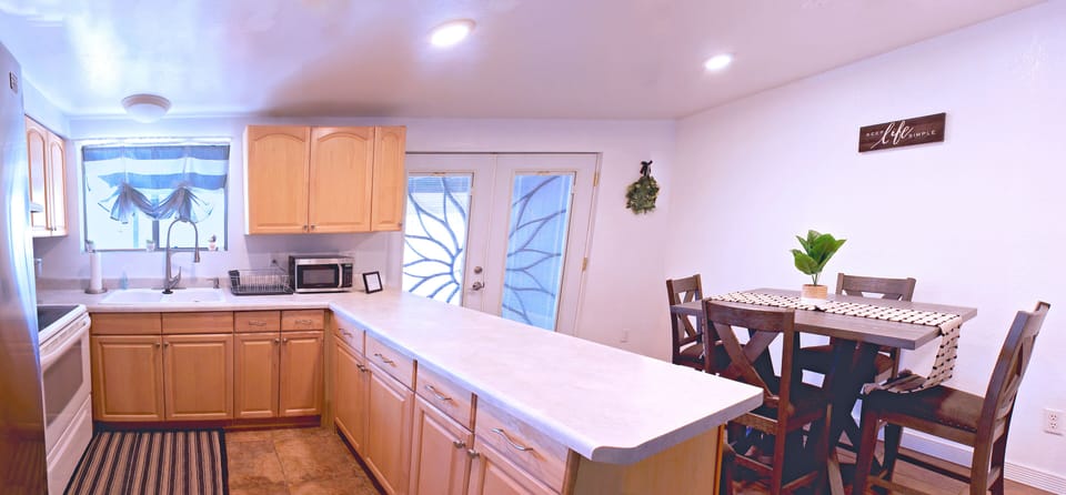 Kitchen & Dining Area