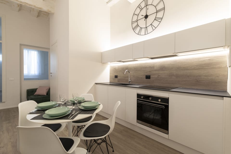 Design Apartment | Private kitchen | Fridge, oven, stovetop, coffee grinder