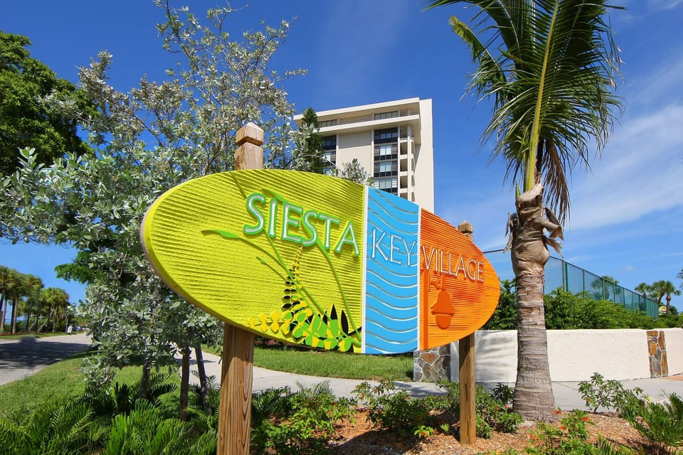 Siesta Key 25 minutes away