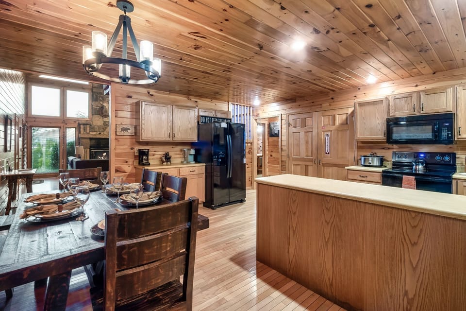 Plenty of space in the Kitchen to socialize!