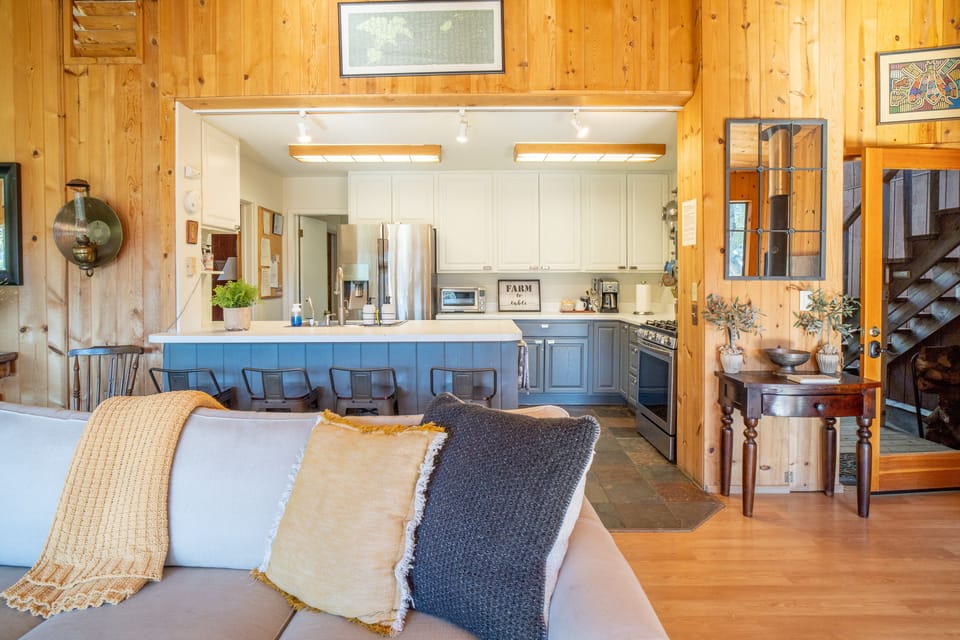 The kitchen is fully equipped for cooking. 