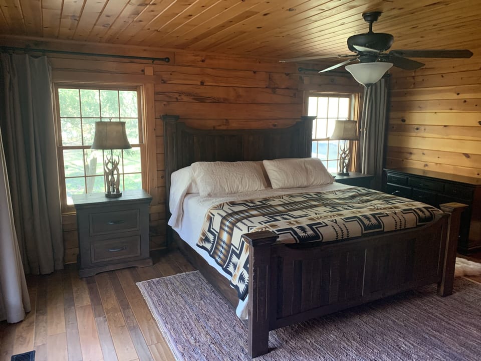 Master king bed