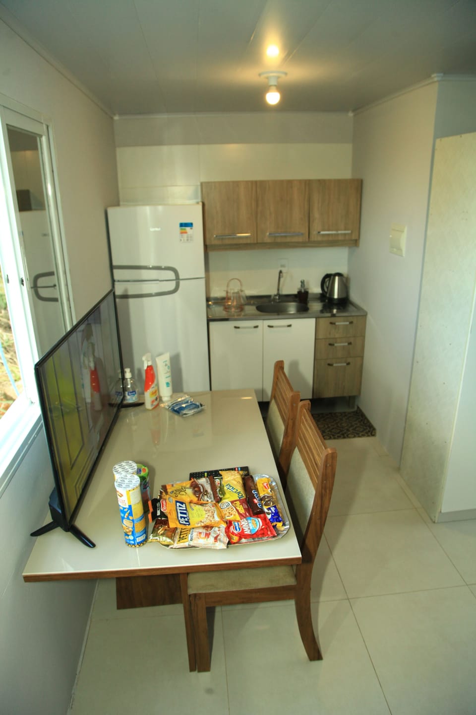 Comfort Suite | Private kitchen | Microwave, toaster, blender, cookware/dishes/utensils