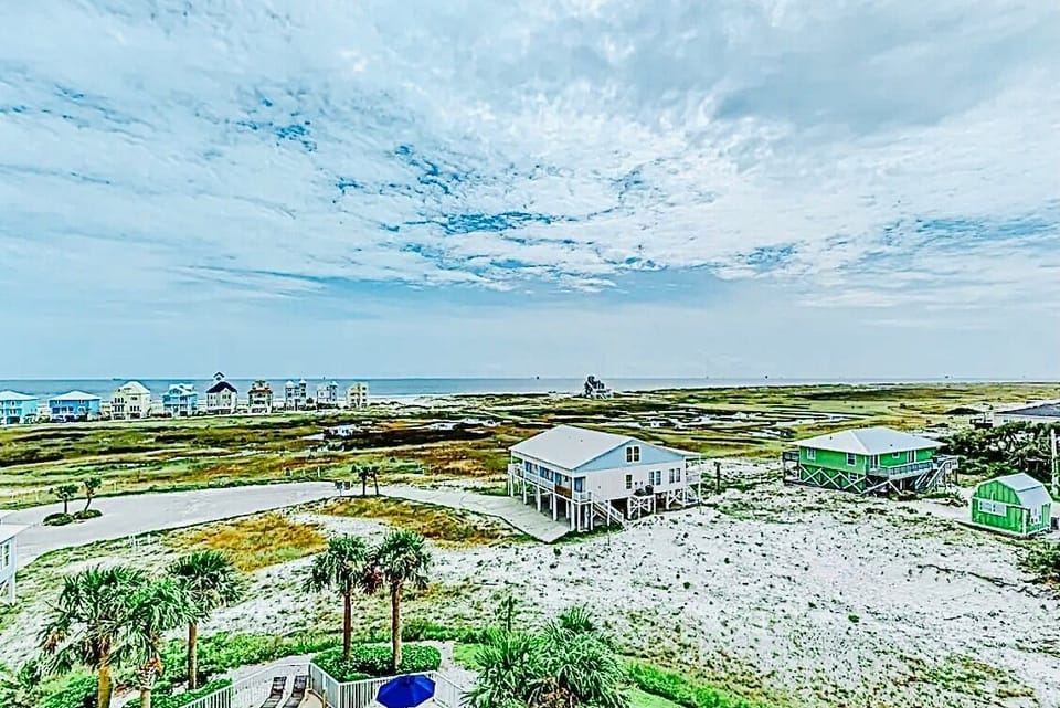Incredible view for the balcony of the beach and the gulf!