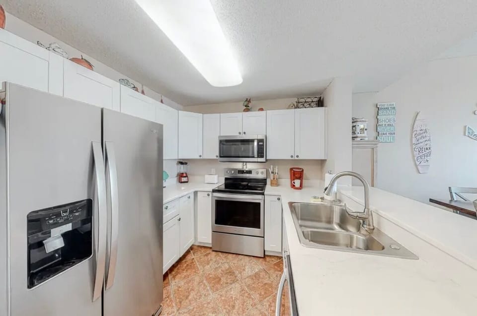 Fully equipped kitchen with everything you need including a full sized crockpot.