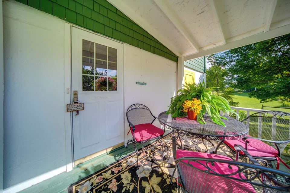 Deck | Outdoor Dining Area