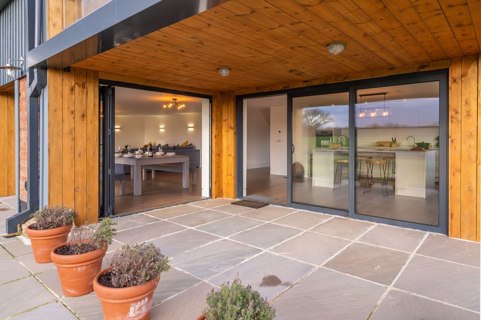 Mandalore, Henham: Let the outside in