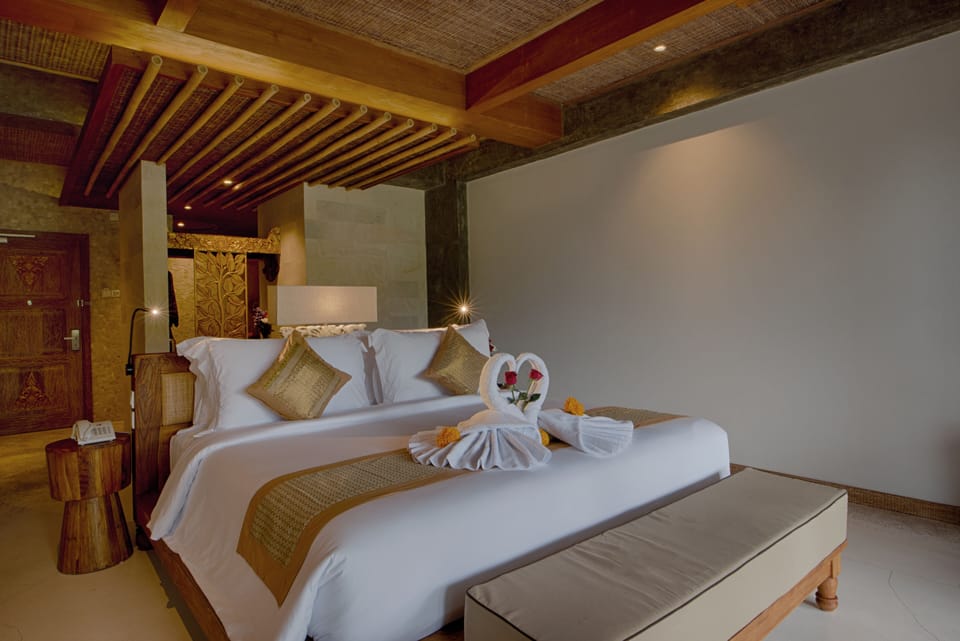 Suite room with valley view | In-room safe, desk, iron/ironing board, free cribs/infant beds