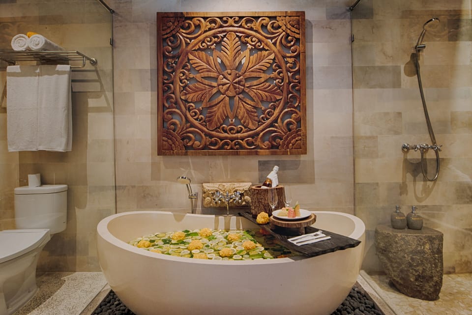 Royal Pool Suite, Valley View | Bathroom | Separate tub and shower, free toiletries, hair dryer, slippers