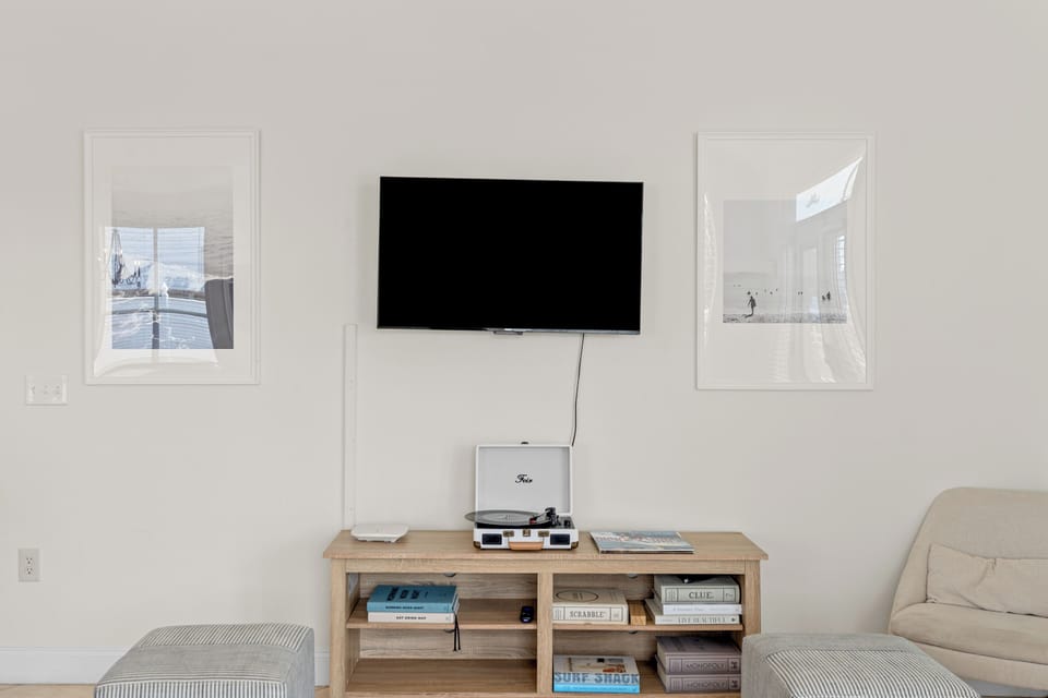 Entertainment for everyone. (Right side unit)