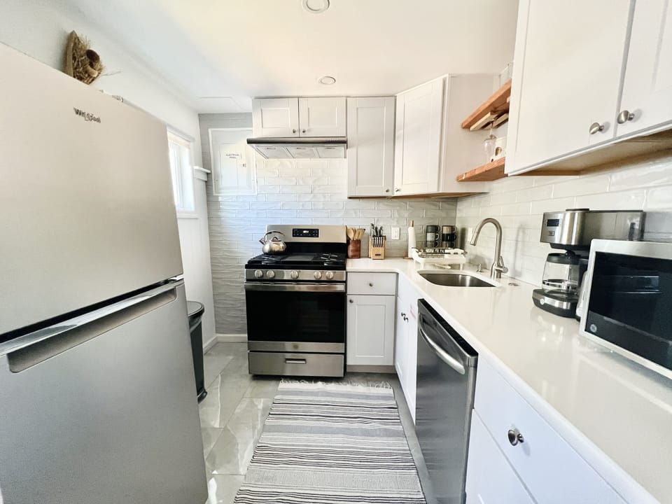 Full kitchen