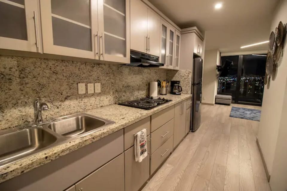 Fully equipped kitchen.