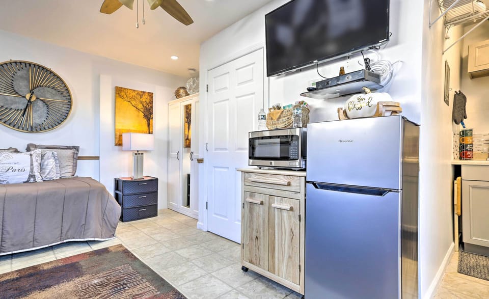 Studio | Well-Equipped Kitchenette