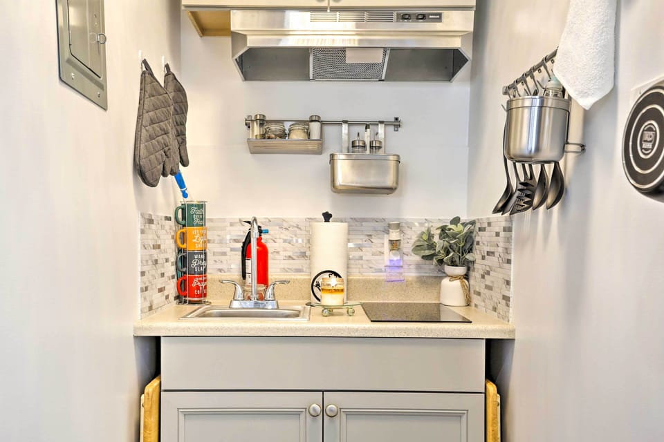 Well-Equipped Kitchenette