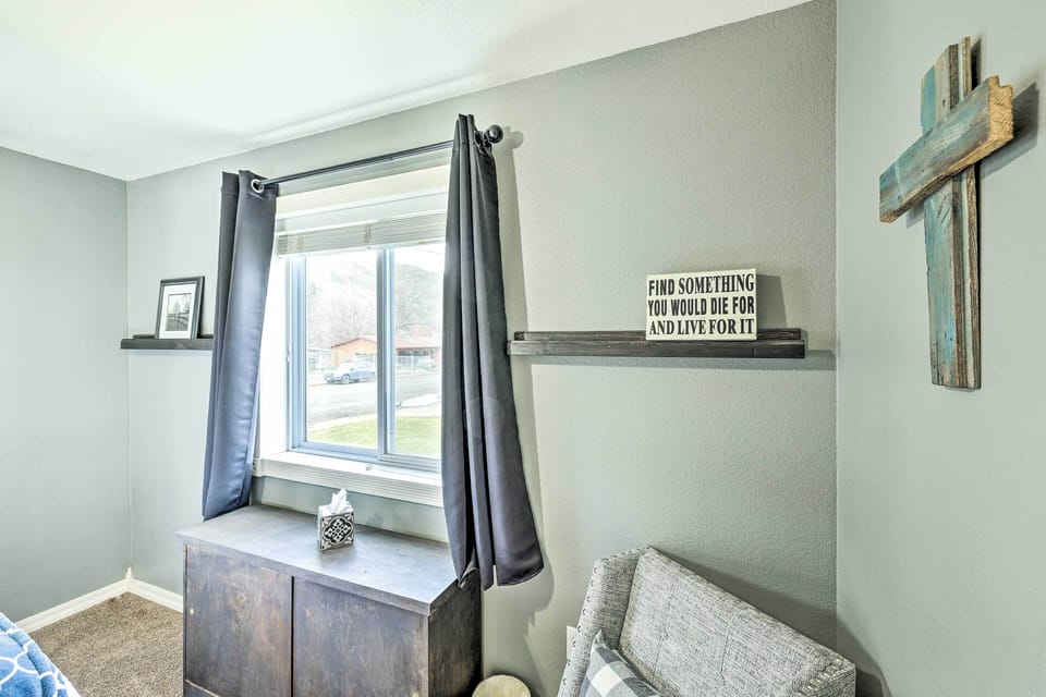 Bedroom 2 | Hangers