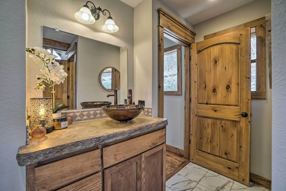 En-Suite Bathroom | Complimentary Toiletries